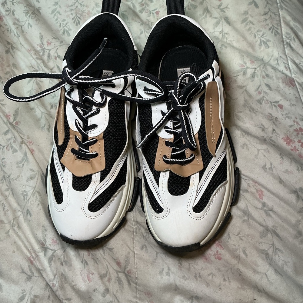 Steve Madden Possession Chunky Dad Sneakers – Size 9.5M – Black/White/Beige - Picture 2 of 7
